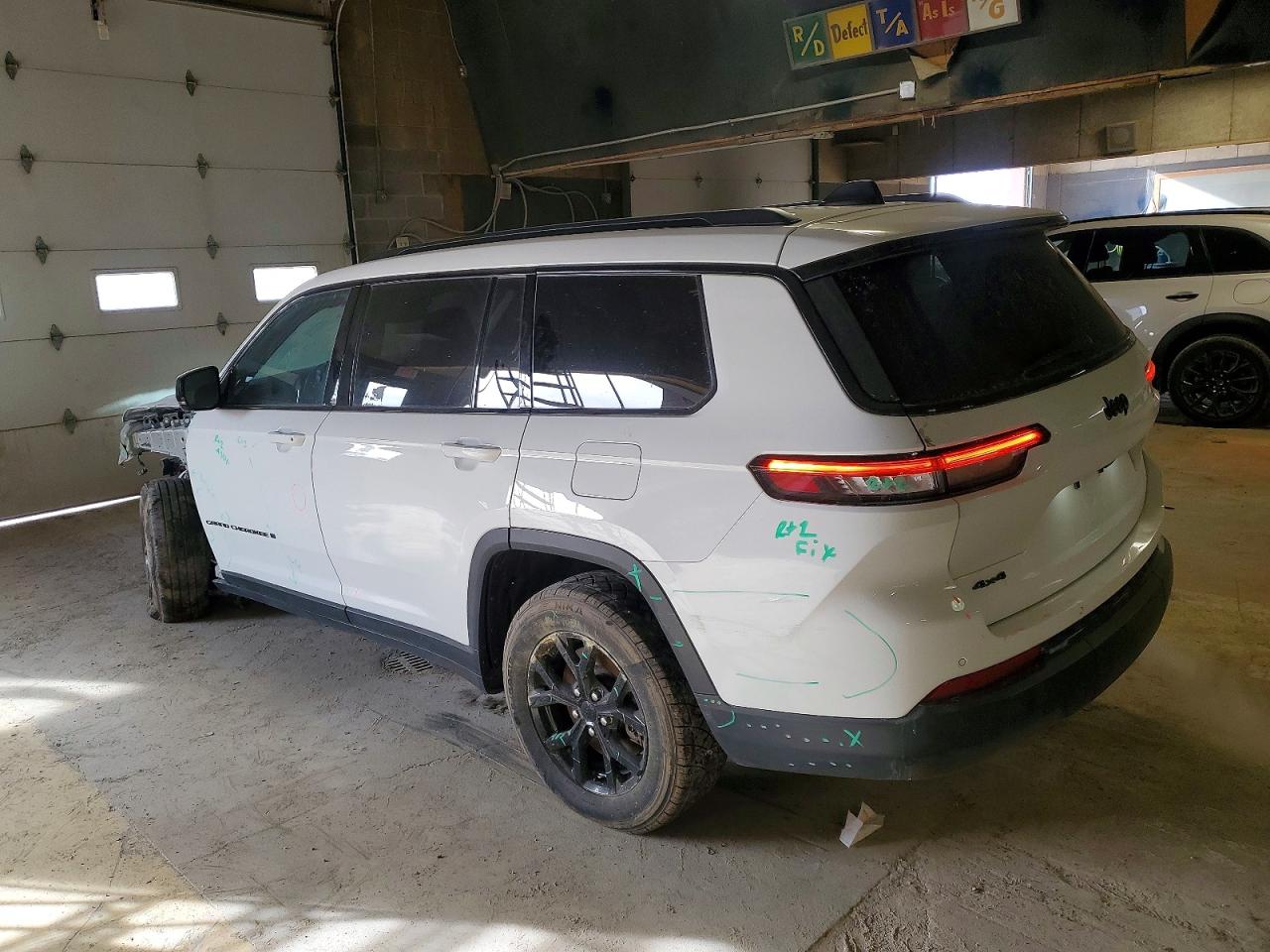 2024 JEEP GRAND CHEROKEE L LAREDO photo 3