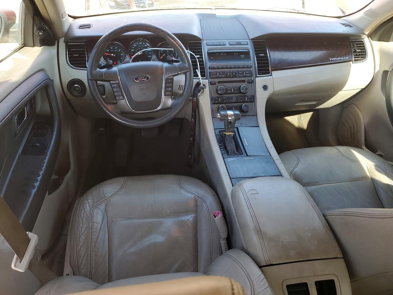 2010 FORD TAURUS SEL photo 22