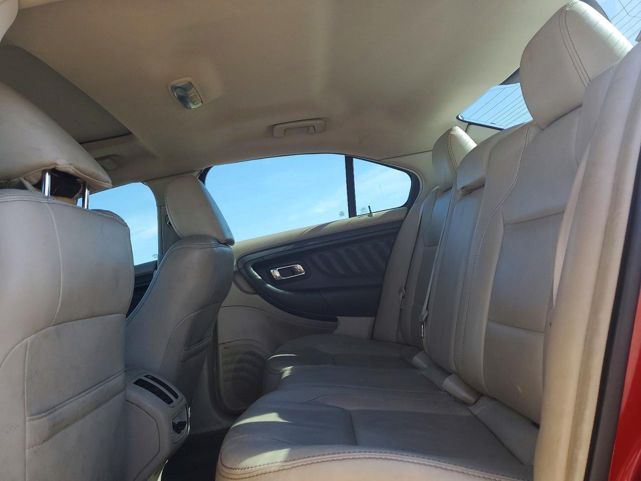 2010 FORD TAURUS SEL photo 28