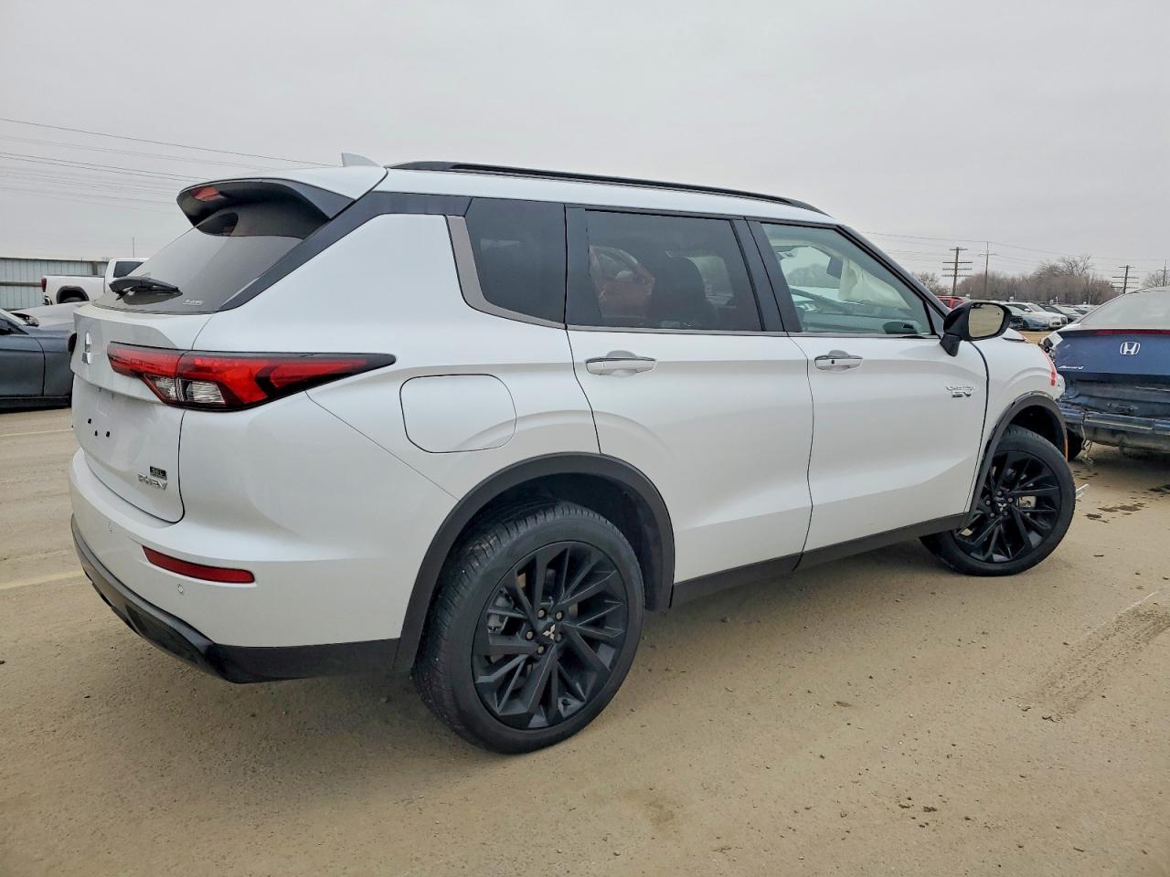 2025 MITSUBISHI OUTLANDER SEL photo 3