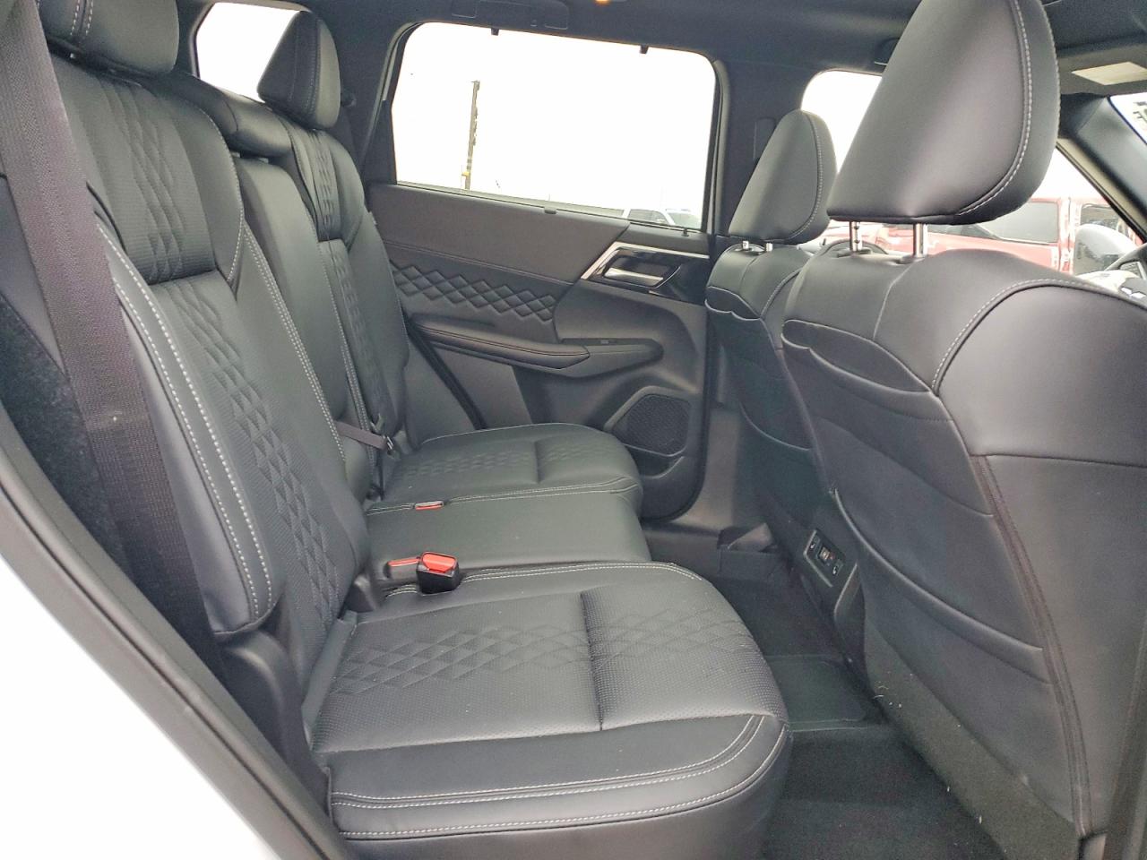 2025 MITSUBISHI OUTLANDER SEL photo 11
