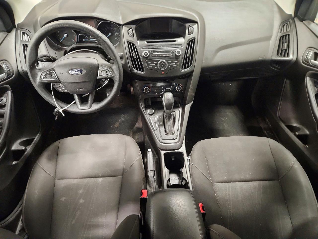 2017 FORD FOCUS SE photo 8