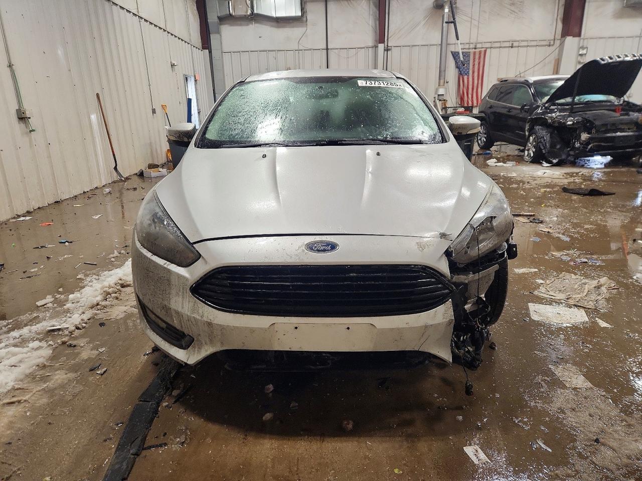 2017 FORD FOCUS SE photo 5