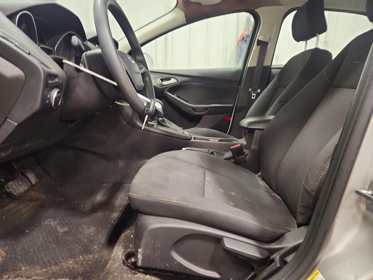 2017 FORD FOCUS SE photo 7
