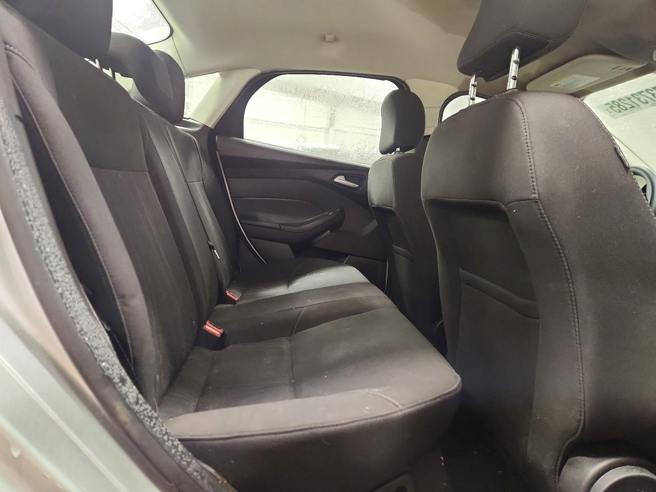 2017 FORD FOCUS SE photo 10
