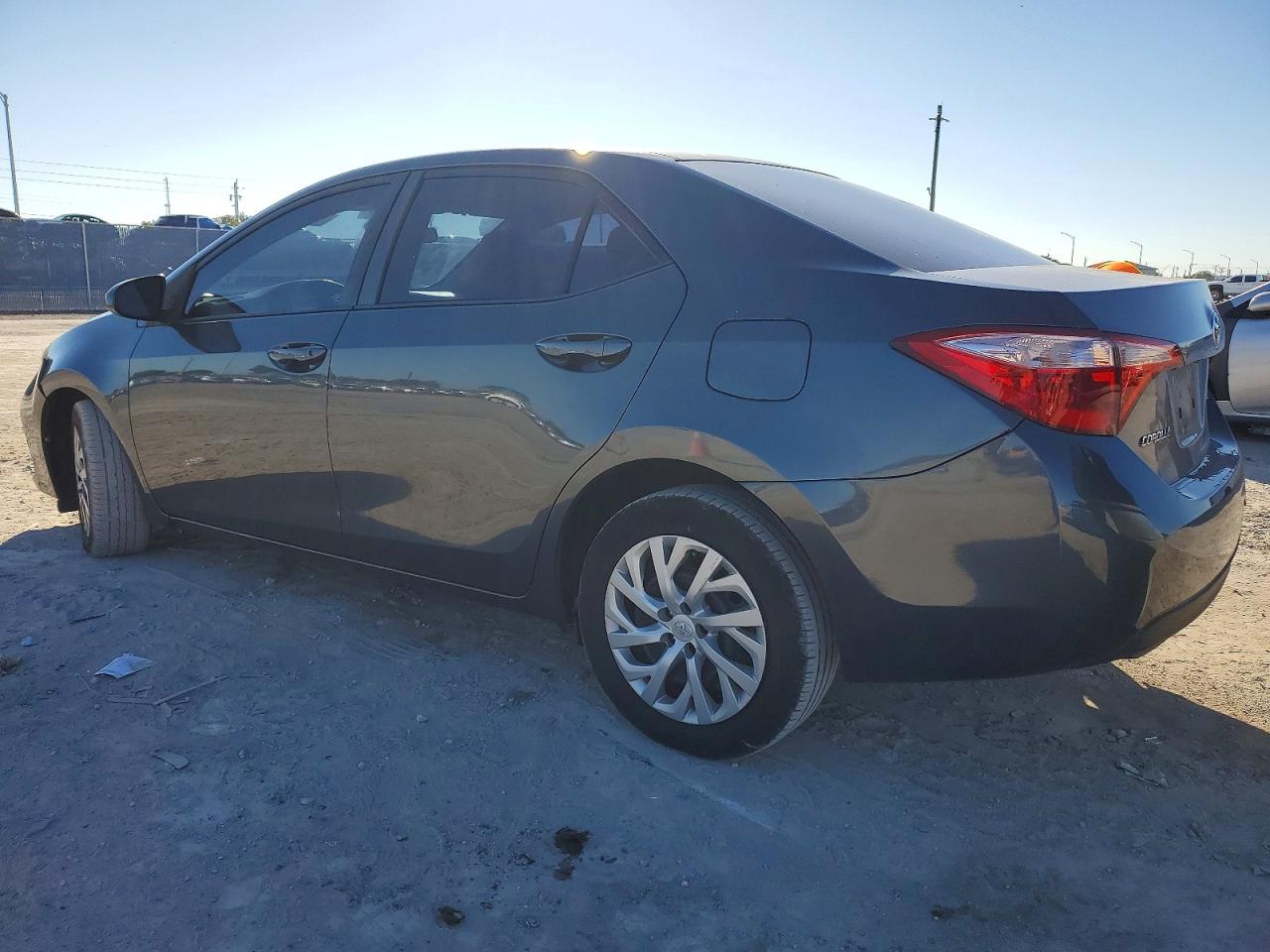 2017 TOYOTA COROLLA L photo 3