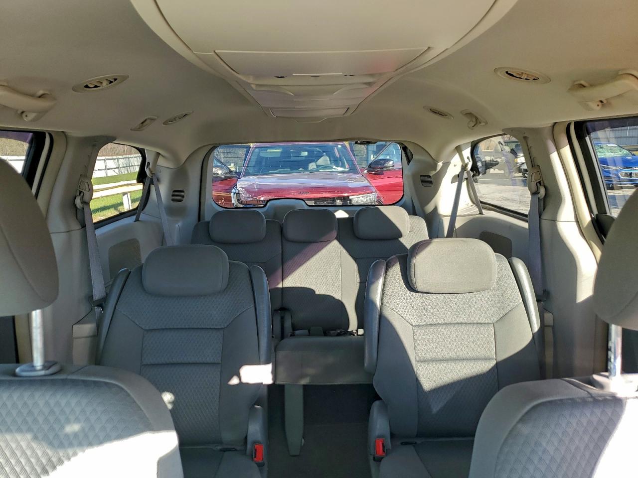 2010 CHRYSLER TOWN & COUNTRY TOURING photo 19