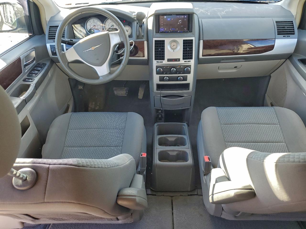 2010 CHRYSLER TOWN & COUNTRY TOURING photo 15