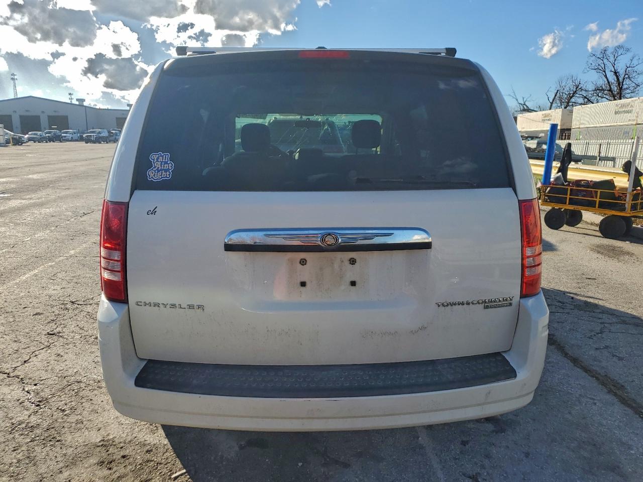 2010 CHRYSLER TOWN & COUNTRY TOURING photo 11