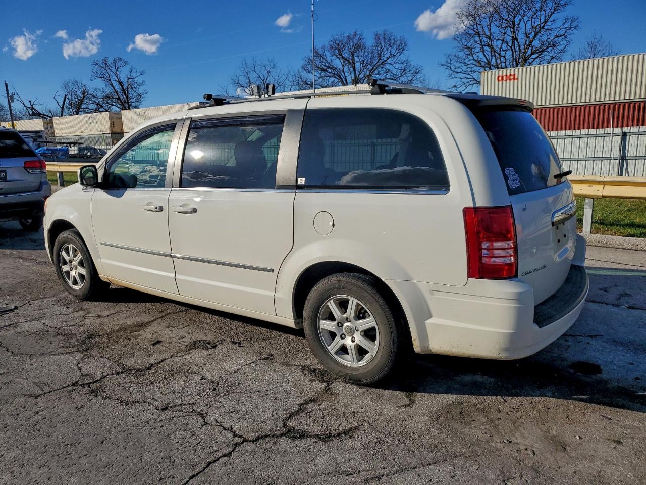 2010 CHRYSLER TOWN & COUNTRY TOURING photo 3