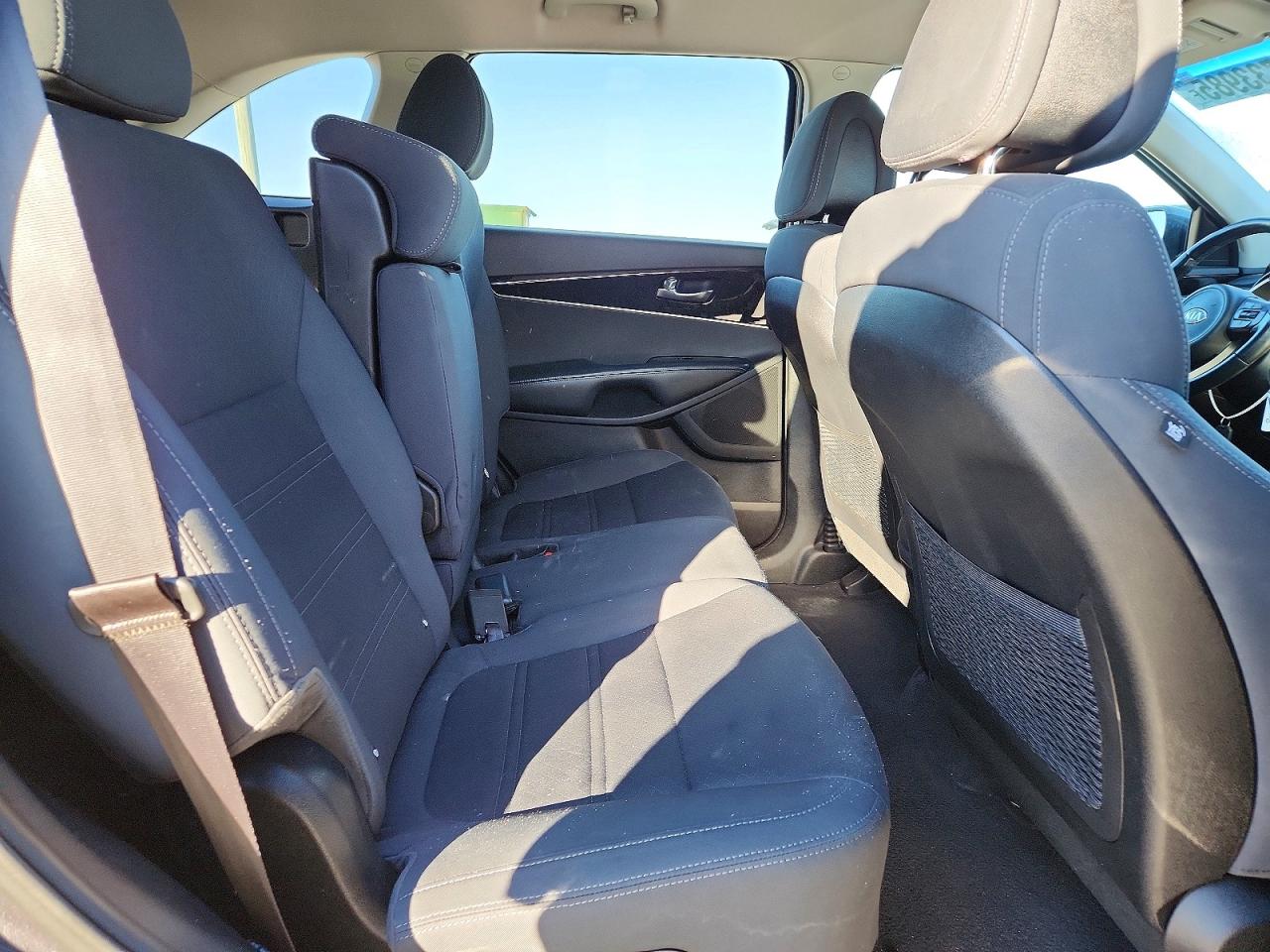 2016 KIA SORENTO LX photo 21