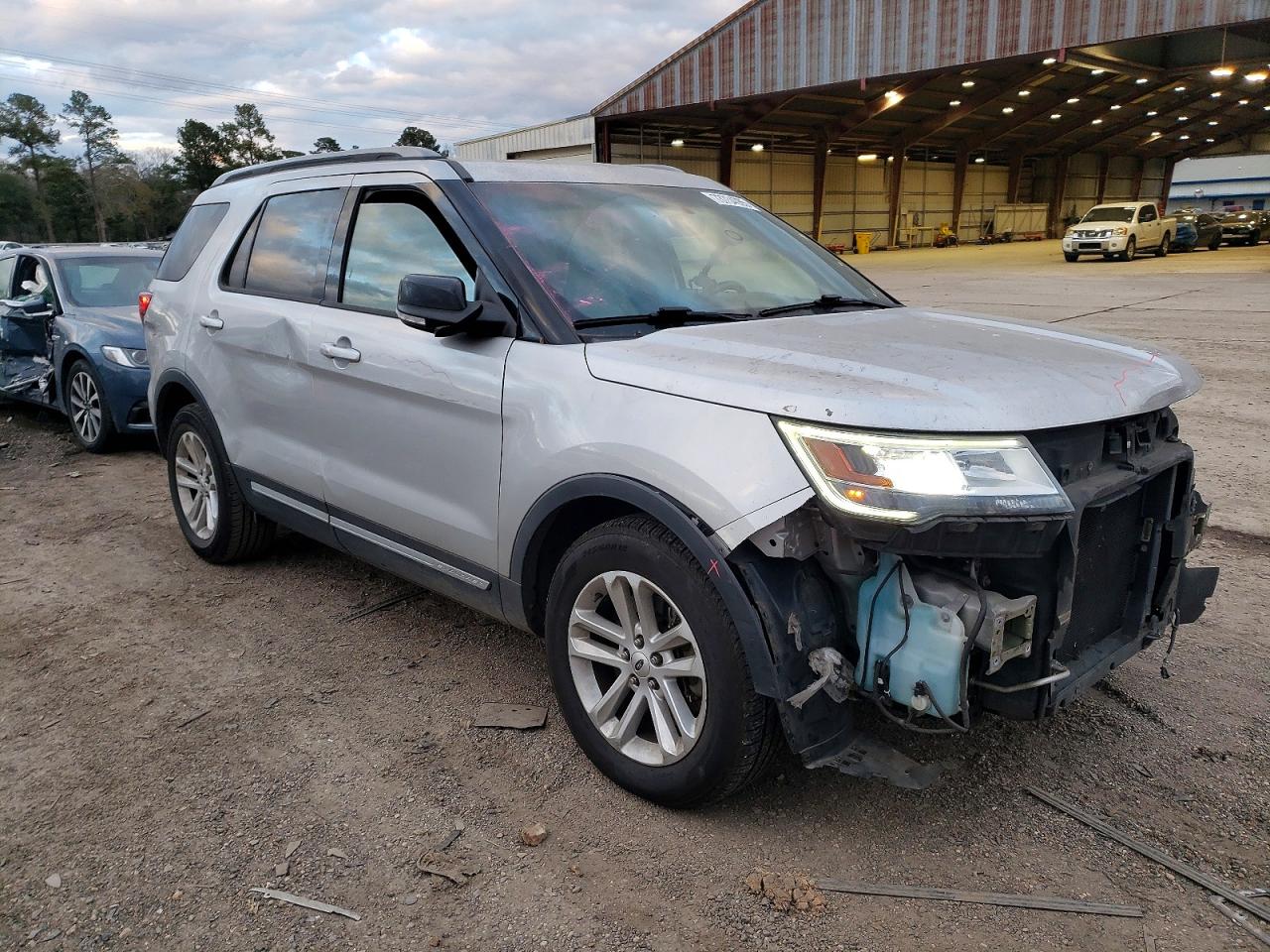 2016 FORD EXPLORER XLT photo 4