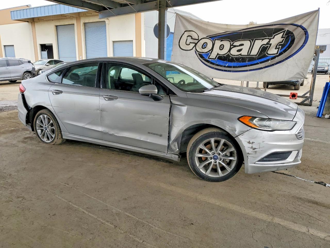 2017 FORD FUSION SE HYBRID photo 10