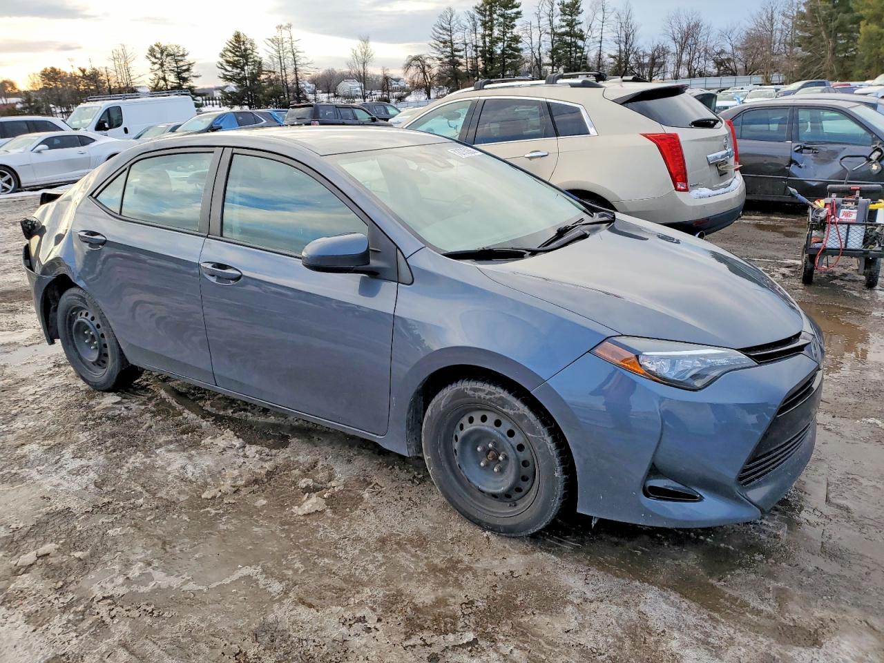 2017 TOYOTA COROLLA photo 4
