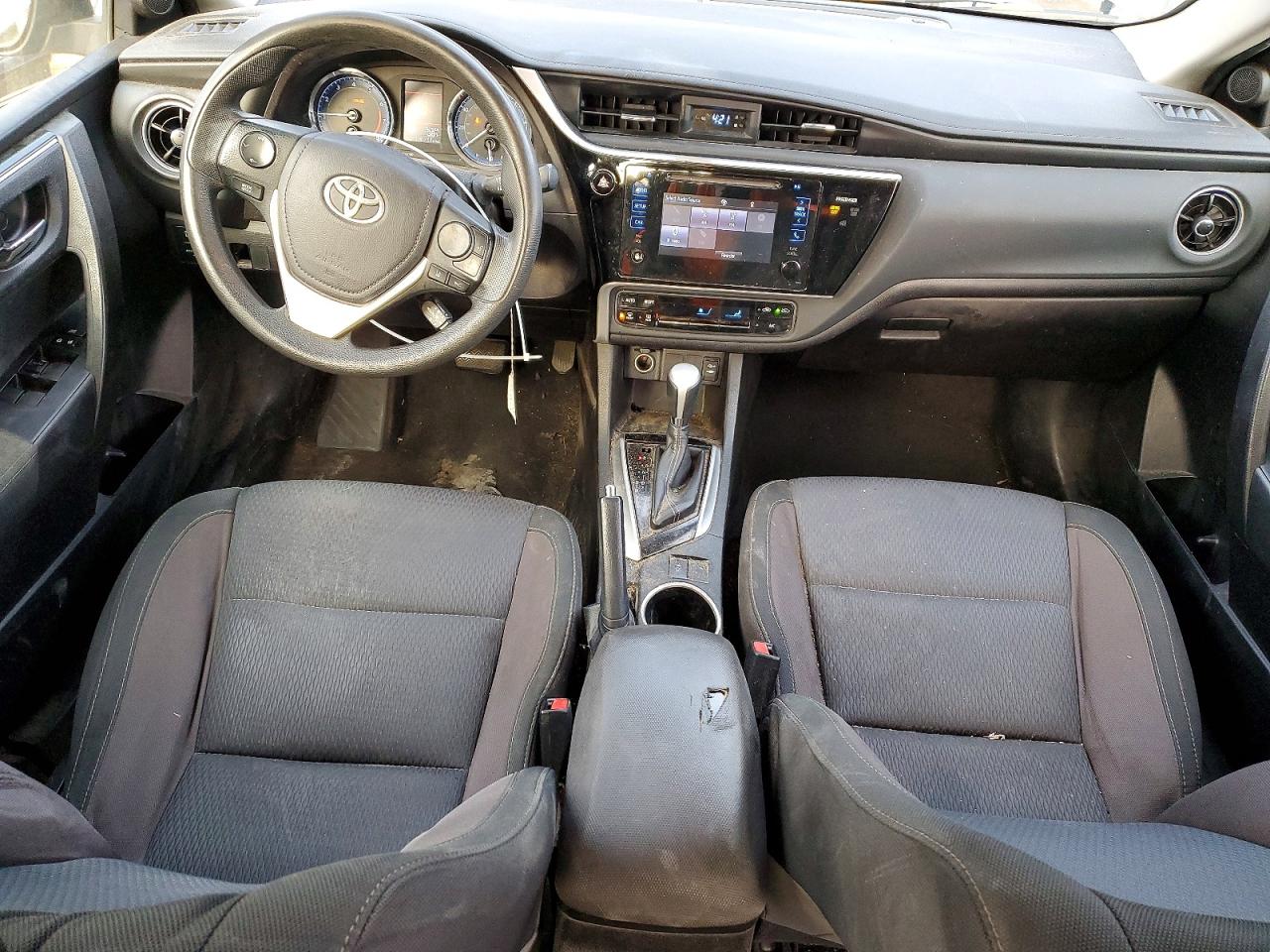 2017 TOYOTA COROLLA photo 8