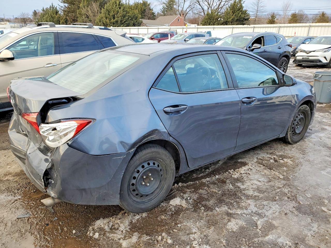 2017 TOYOTA COROLLA photo 3