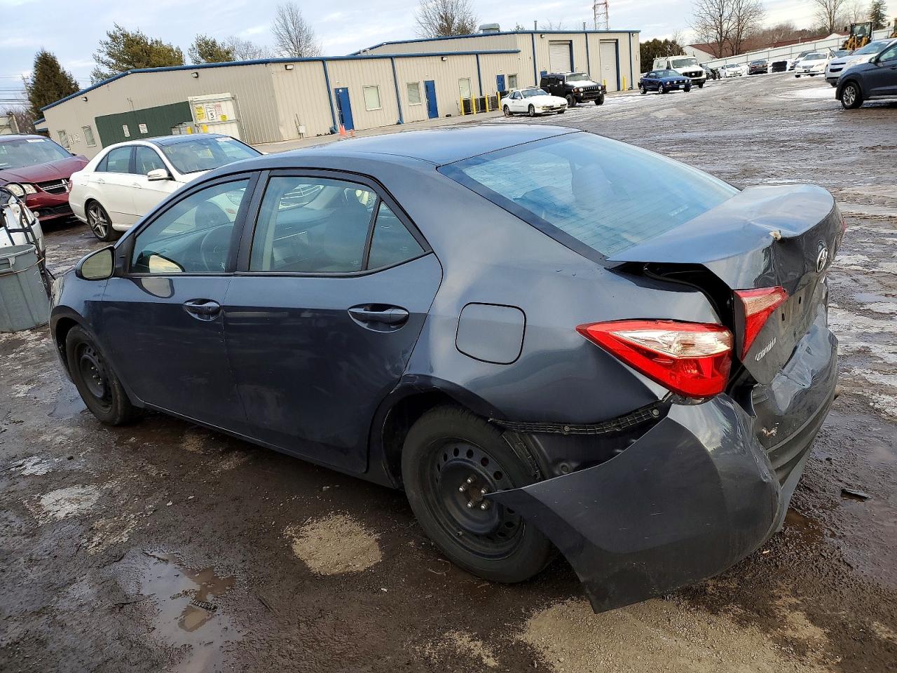 2017 TOYOTA COROLLA photo 2