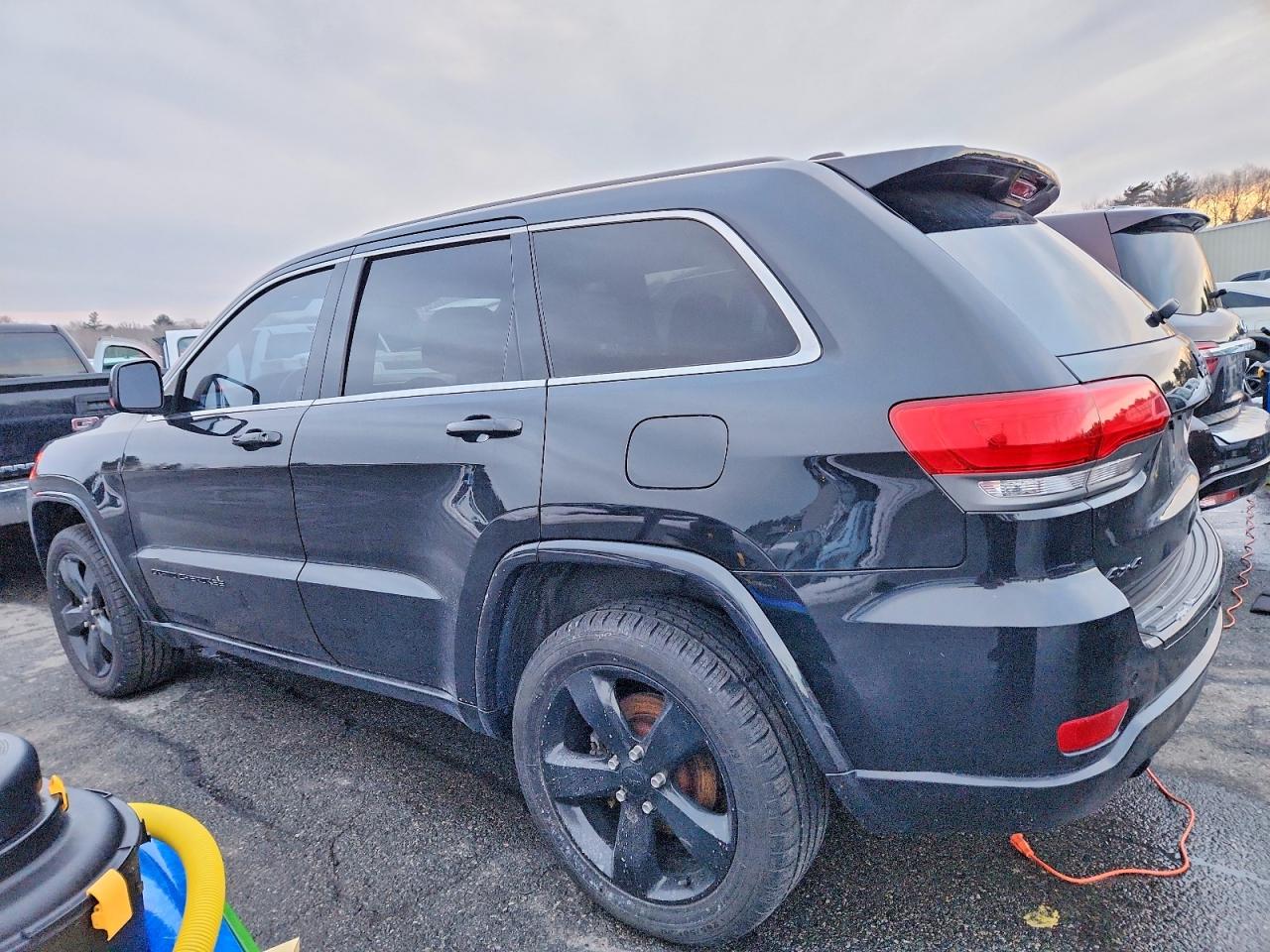 2015 JEEP GRAND CHEROKEE LAREDO photo 2