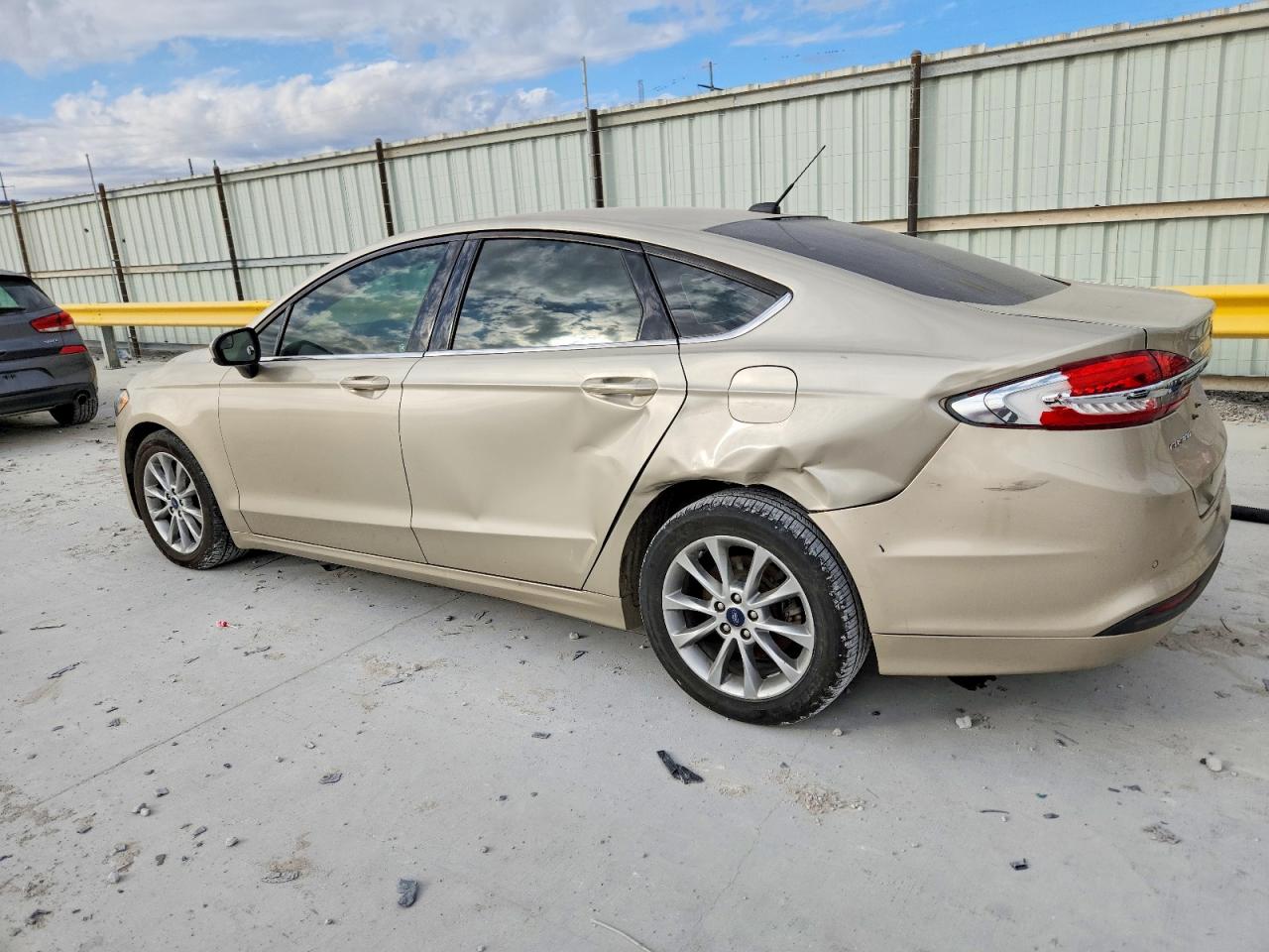 2017 FORD FUSION SE photo 2