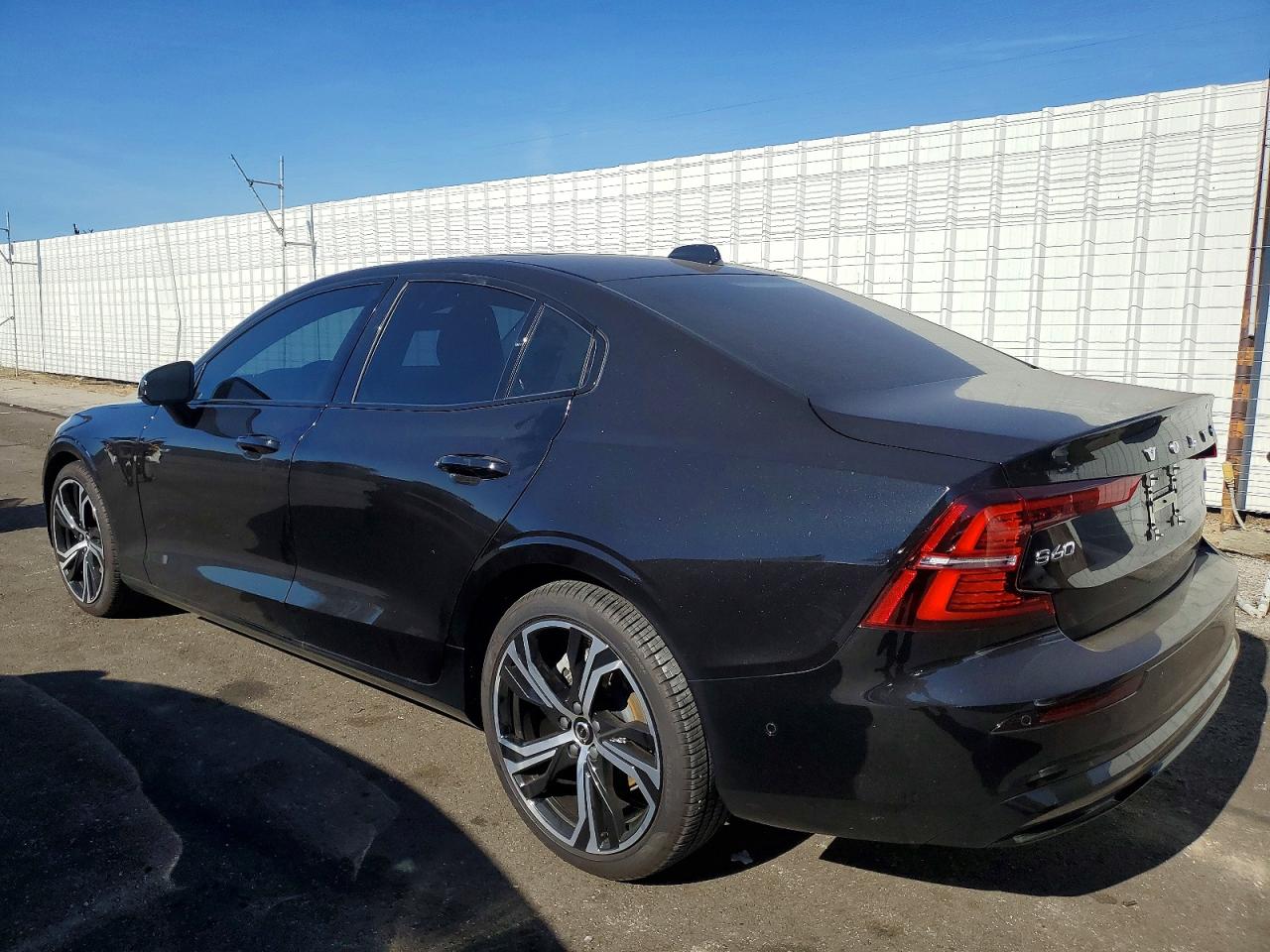 2024 VOLVO S60 PLUS photo 4