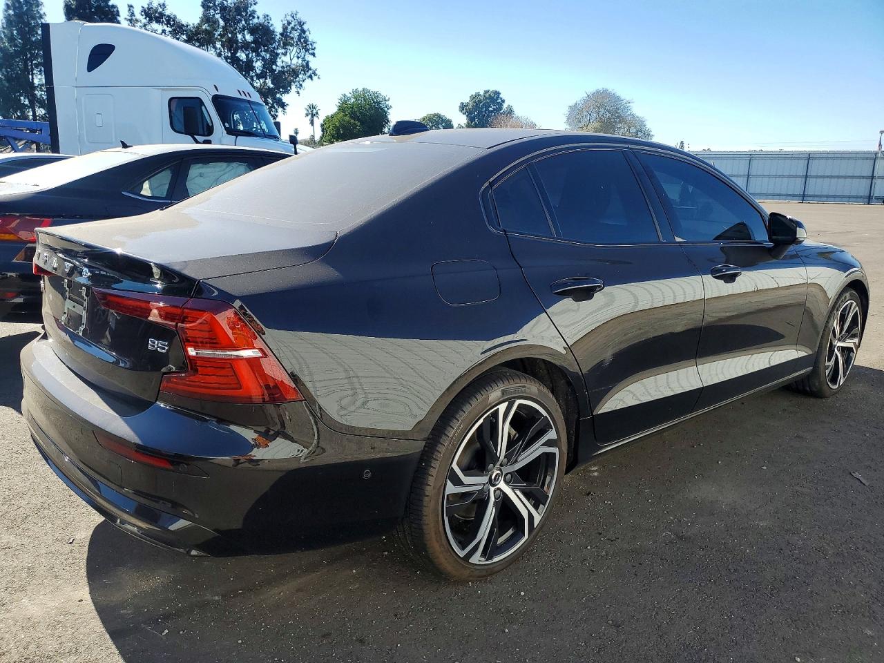2024 VOLVO S60 PLUS photo 7