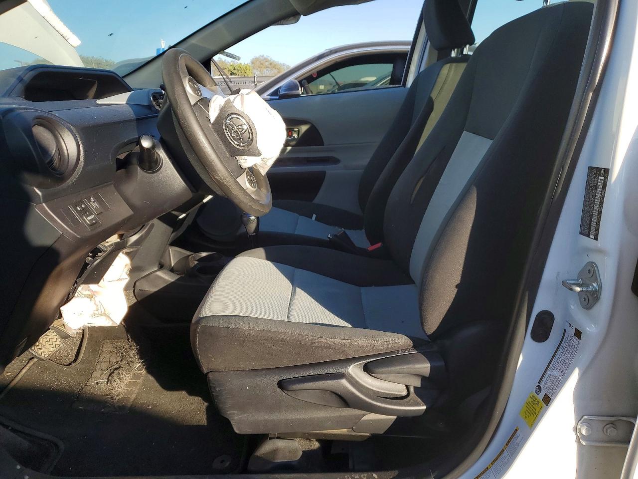 2012 TOYOTA PRIUS C photo 13