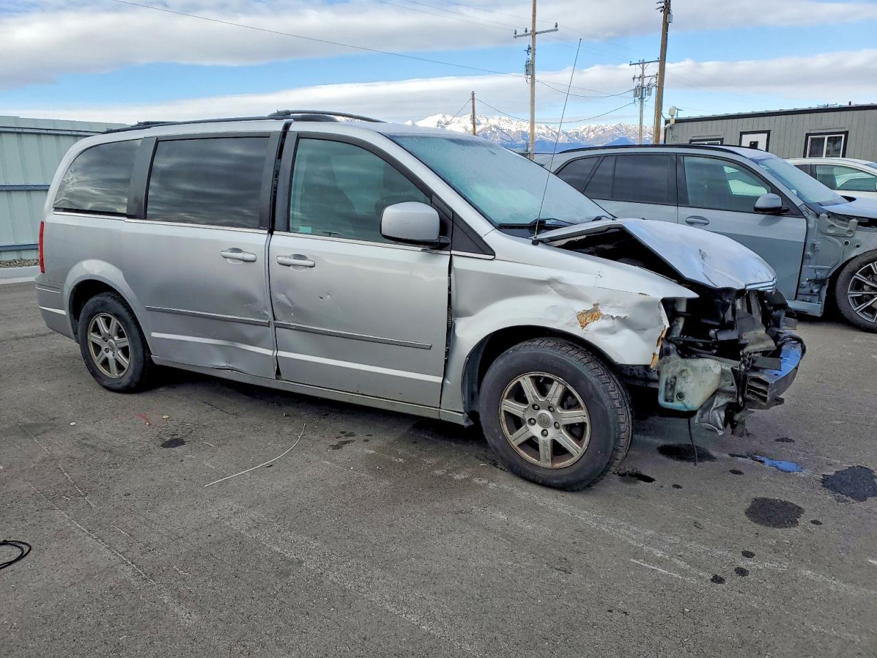 2010 CHRYSLER TOWN & COUNTRY TOURING photo 4