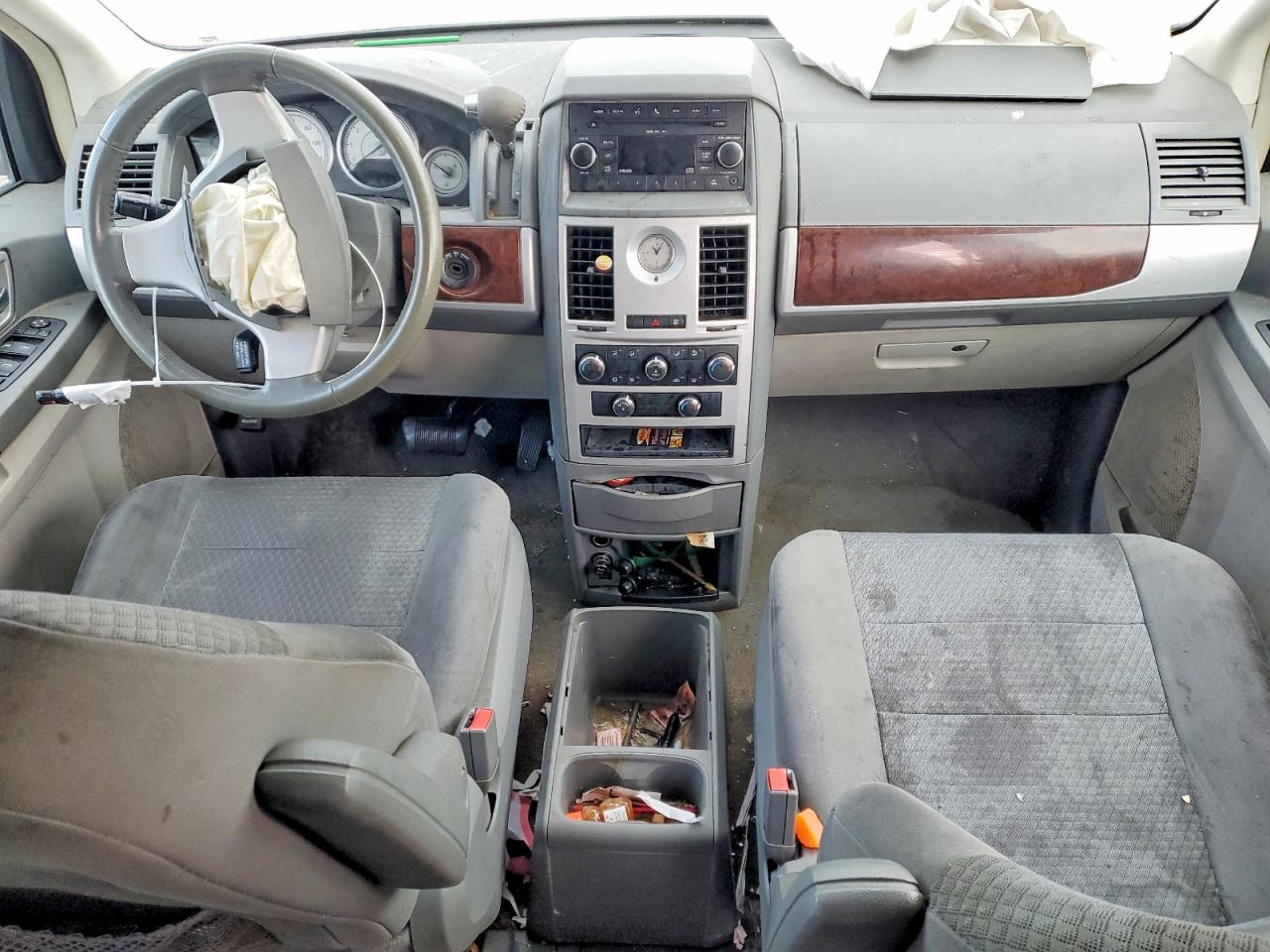 2010 CHRYSLER TOWN & COUNTRY TOURING photo 8