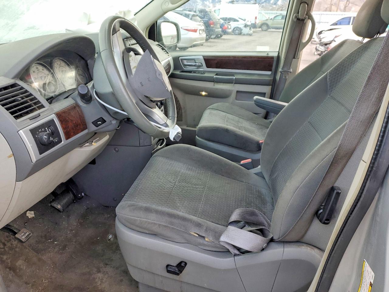 2010 CHRYSLER TOWN & COUNTRY TOURING photo 7
