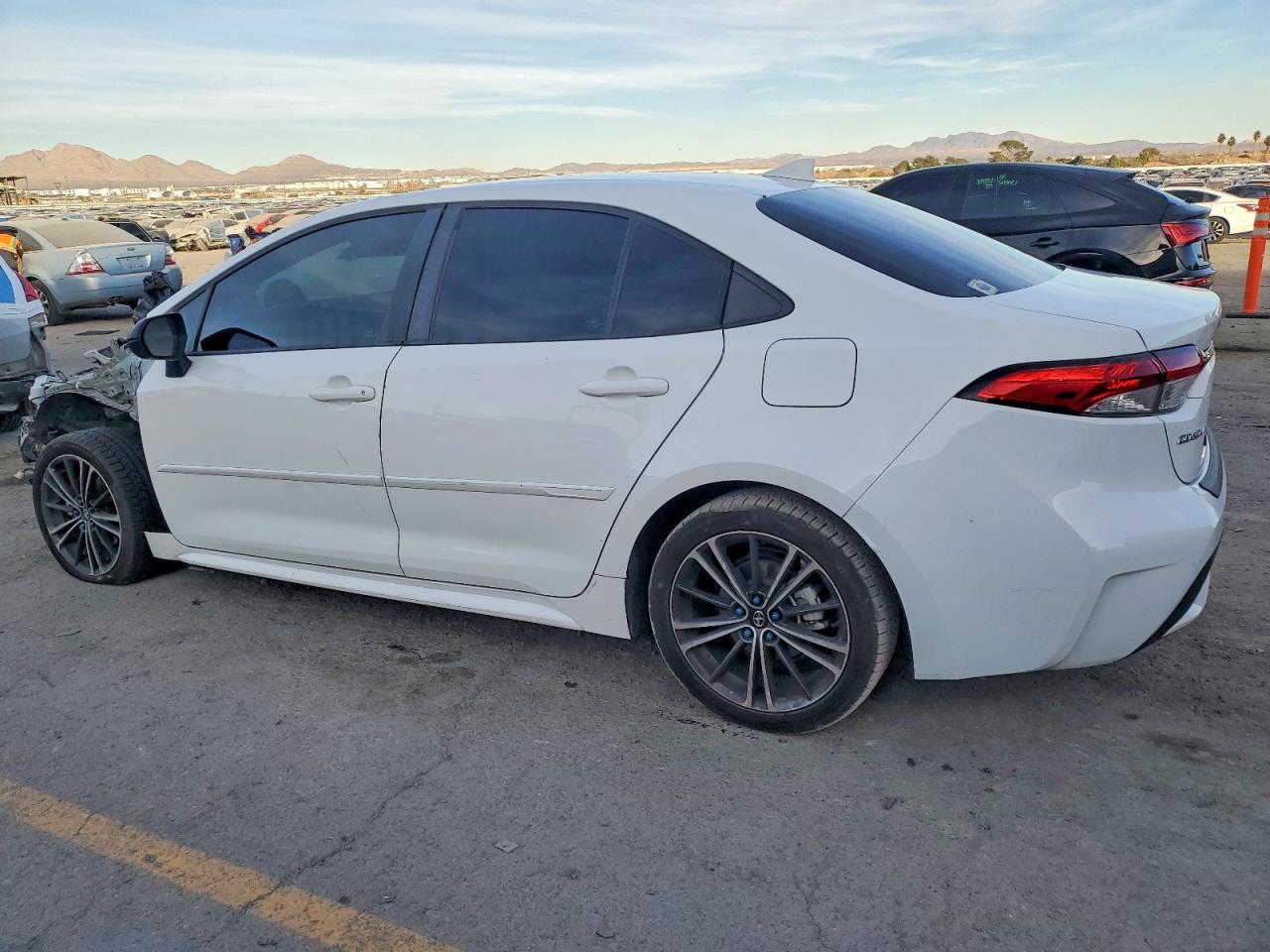2020 TOYOTA COROLLA LE photo 3