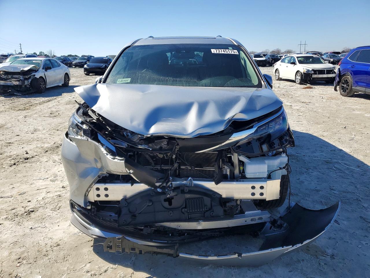 2025 TOYOTA SIENNA XLE photo 5