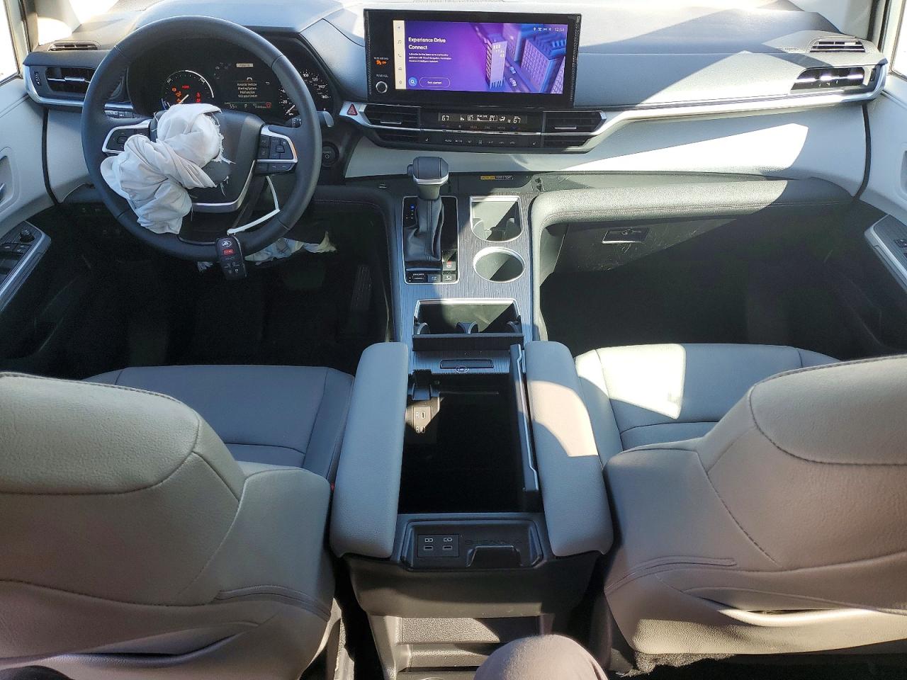 2025 TOYOTA SIENNA XLE photo 8