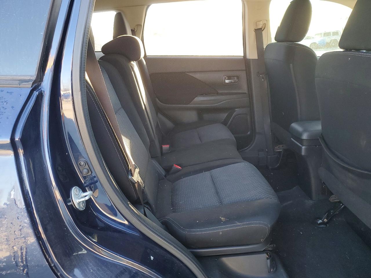 2016 MITSUBISHI OUTLANDER ES photo 11