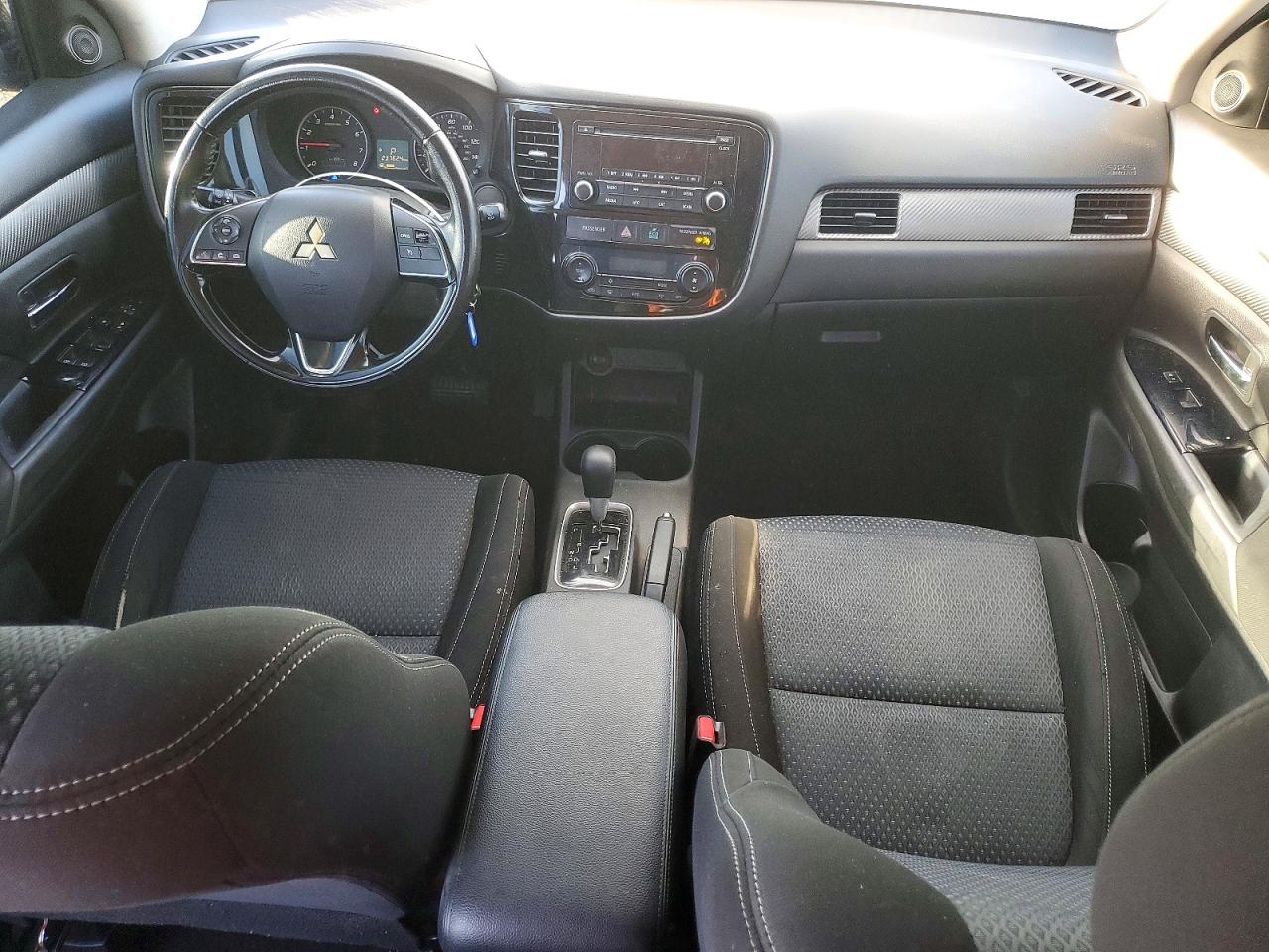 2016 MITSUBISHI OUTLANDER ES photo 8