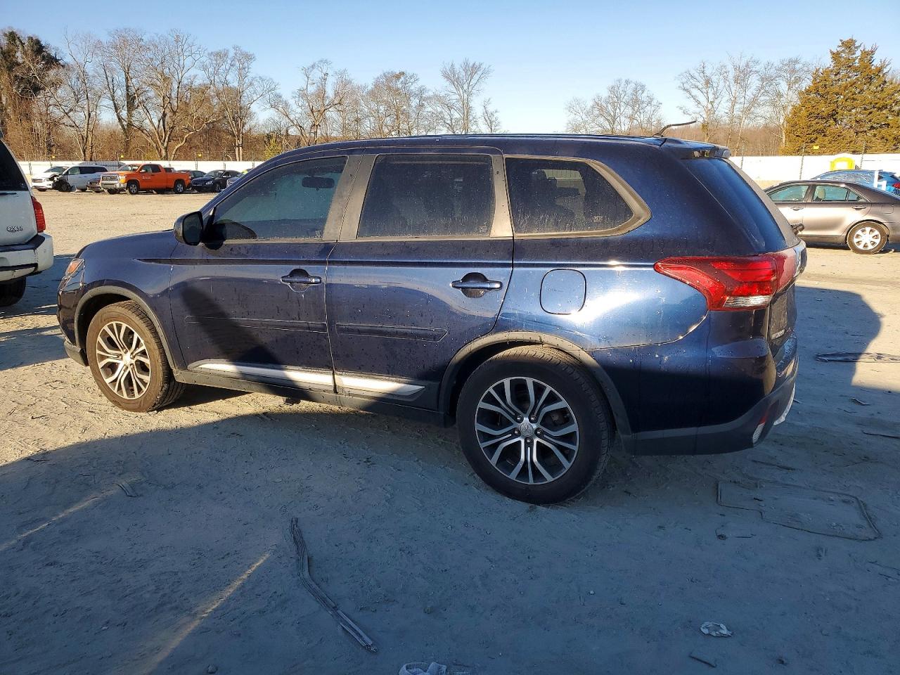 2016 MITSUBISHI OUTLANDER ES photo 2