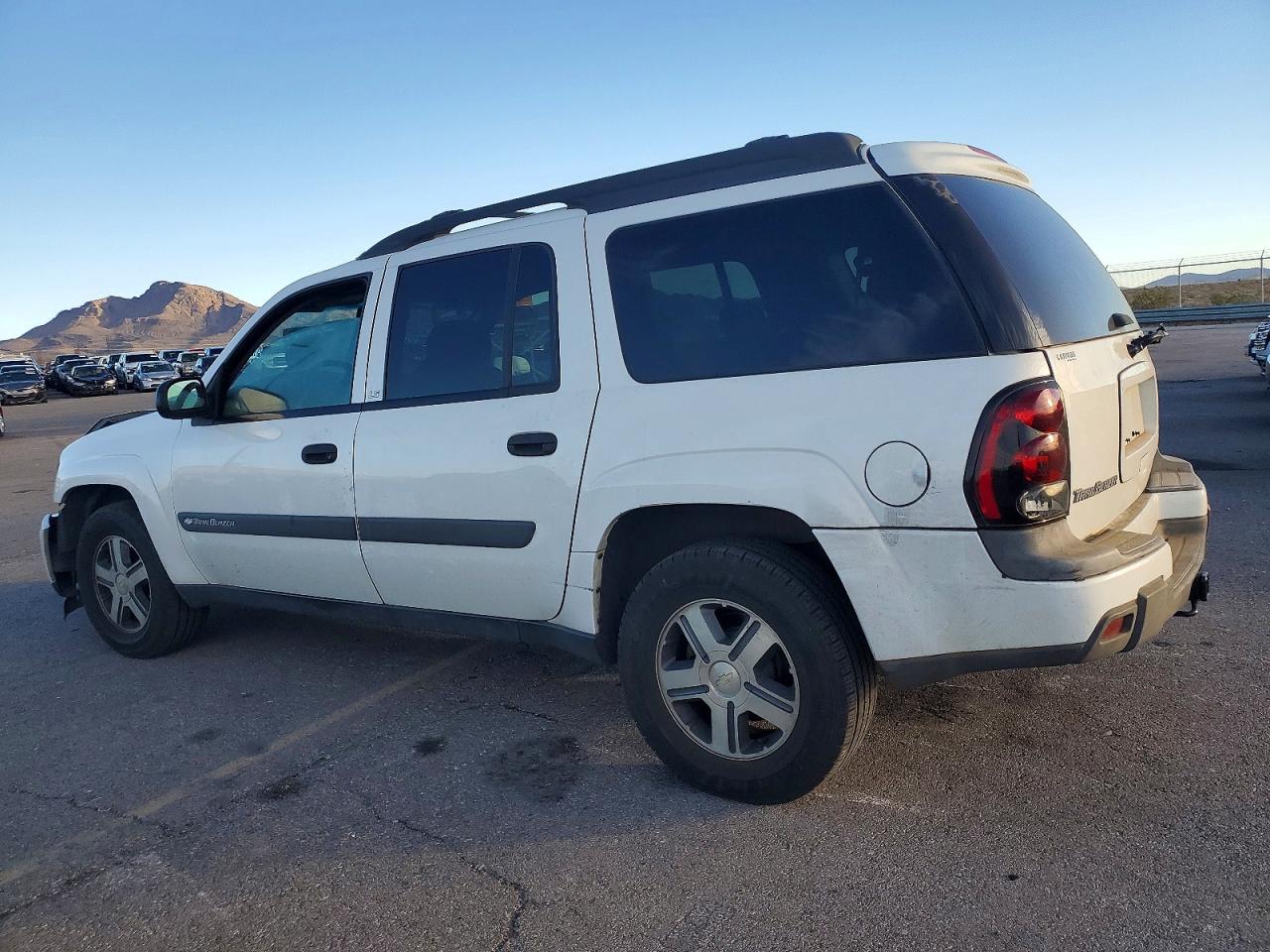 2004 CHEVROLET TRAILBLAZER EXT LS photo 2