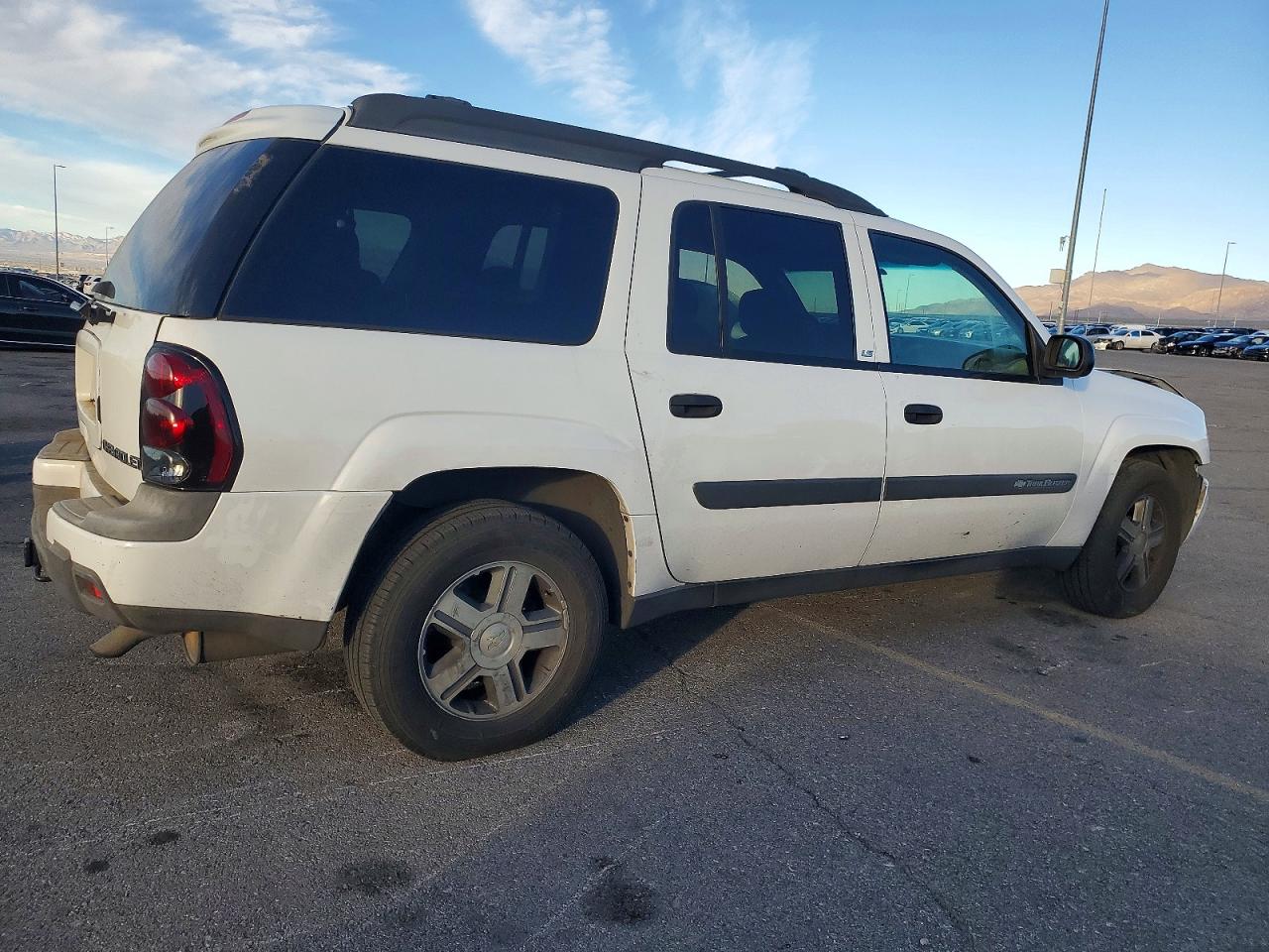 2004 CHEVROLET TRAILBLAZER EXT LS photo 3
