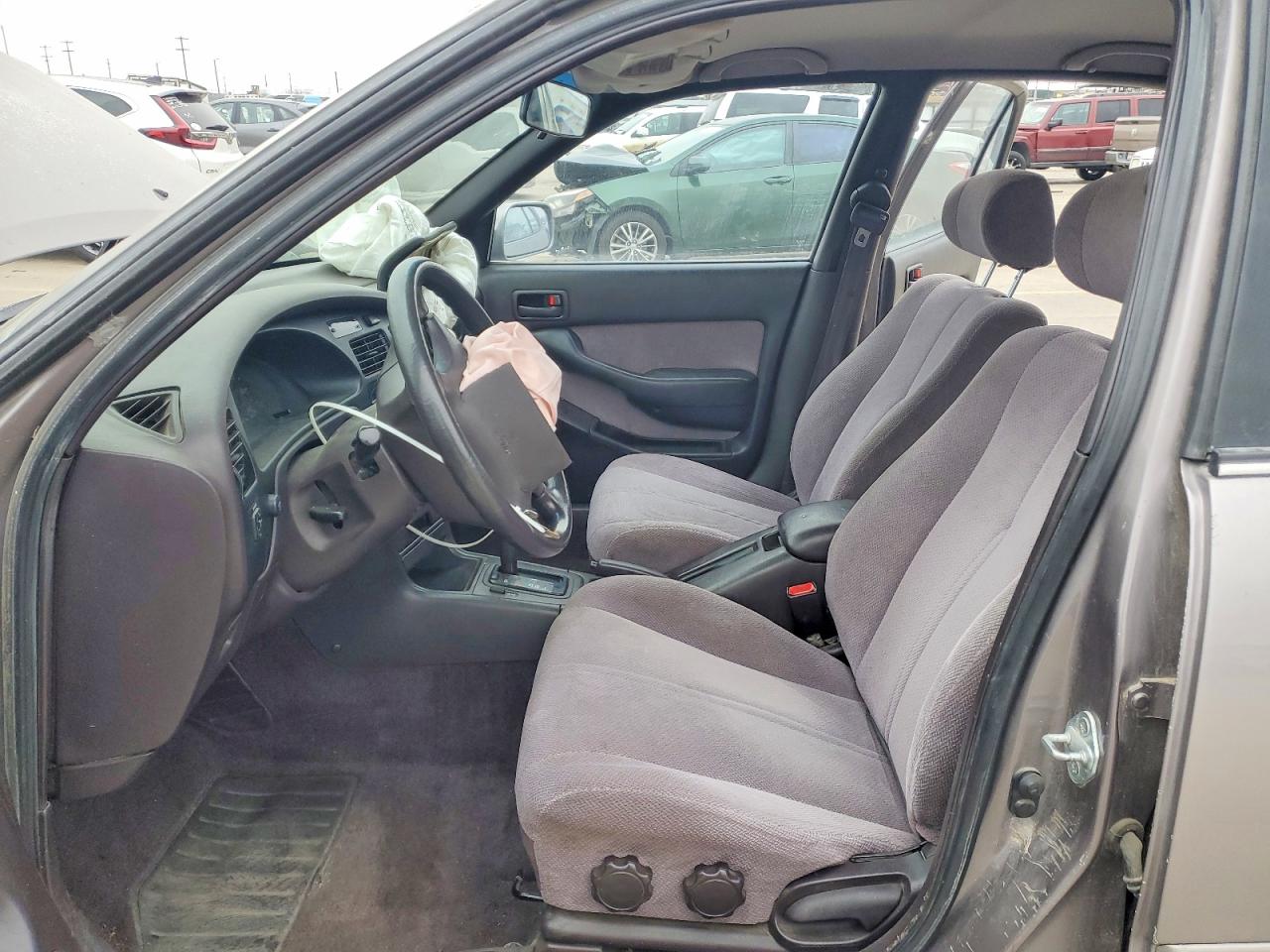 1996 TOYOTA CAMRY photo 13