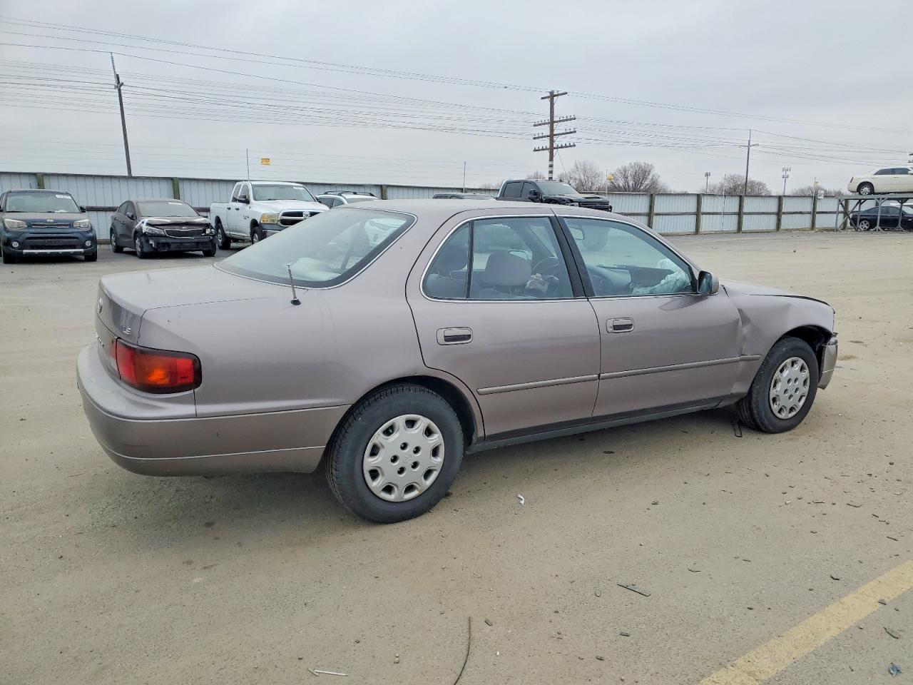 1996 TOYOTA CAMRY photo 5