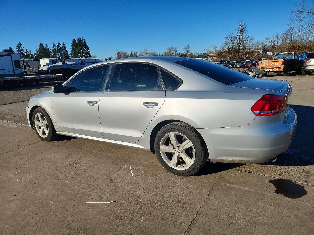 2014 VOLKSWAGEN PASSAT S photo 2