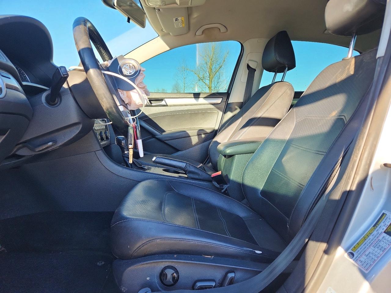 2014 VOLKSWAGEN PASSAT S photo 7