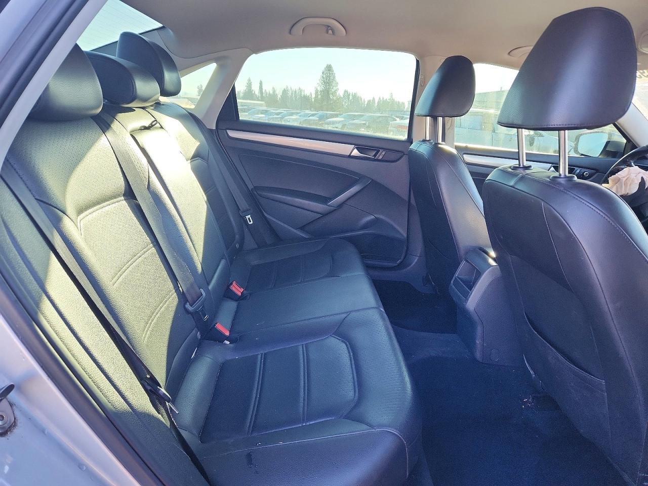 2014 VOLKSWAGEN PASSAT S photo 10