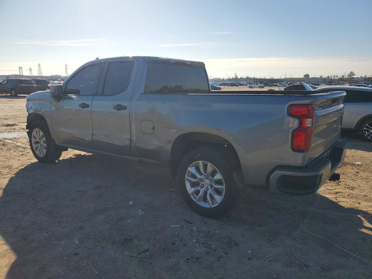 2023 CHEVROLET SILVERADO C1500 CUSTOM photo 4