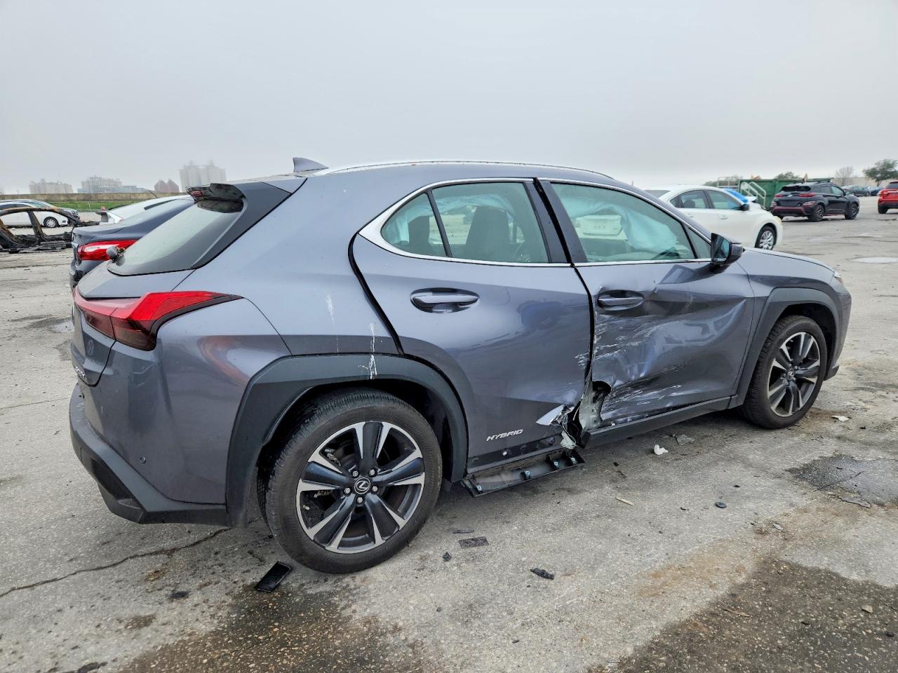 2021 LEXUS UX 250H photo 3