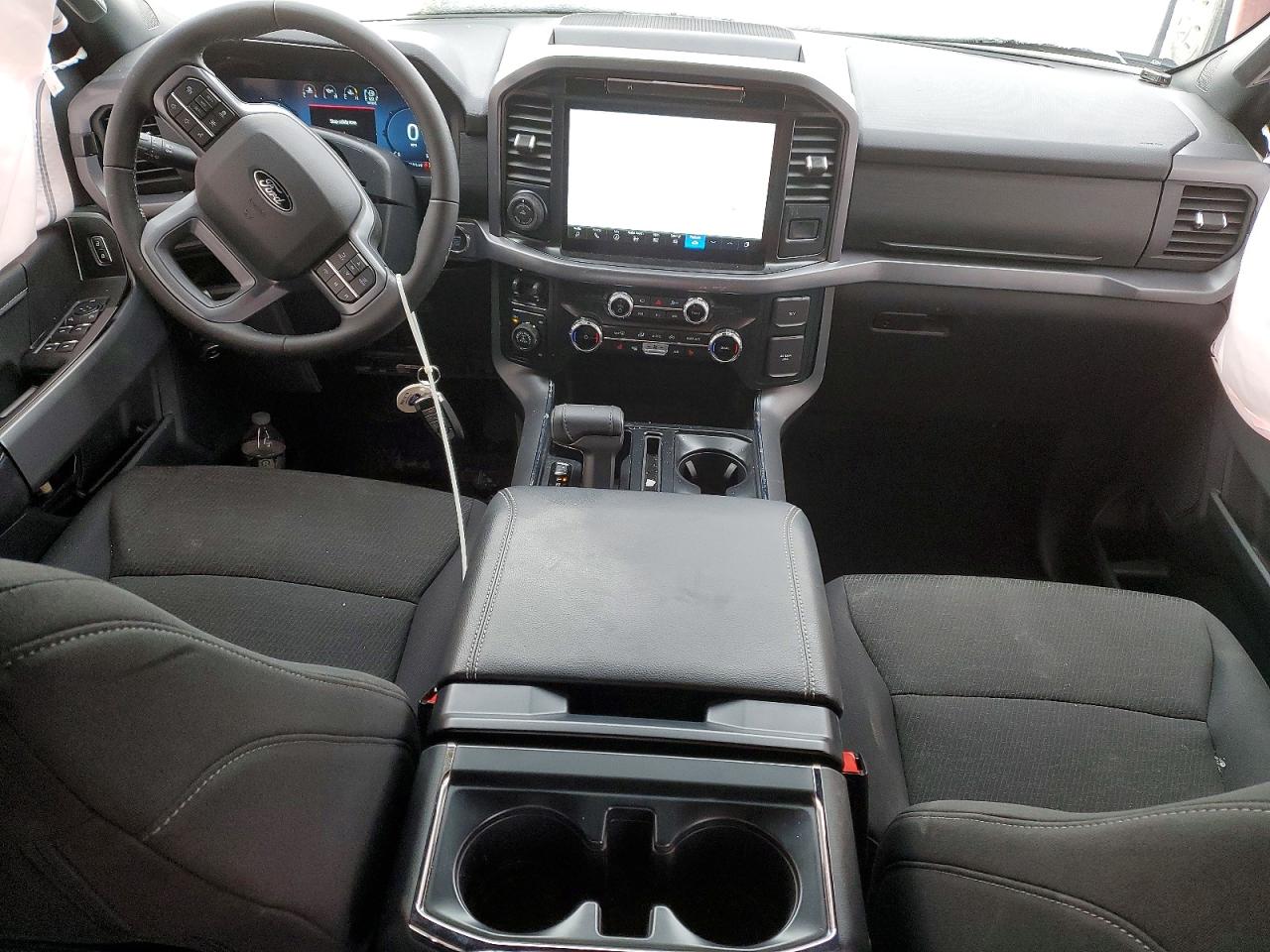 2025 FORD F150 XLT photo 8