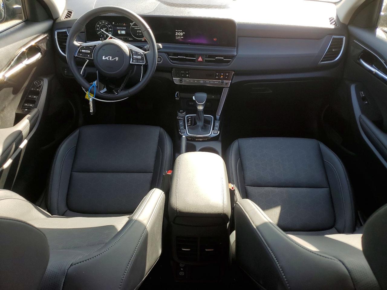 2025 KIA SELTOS EX photo 15