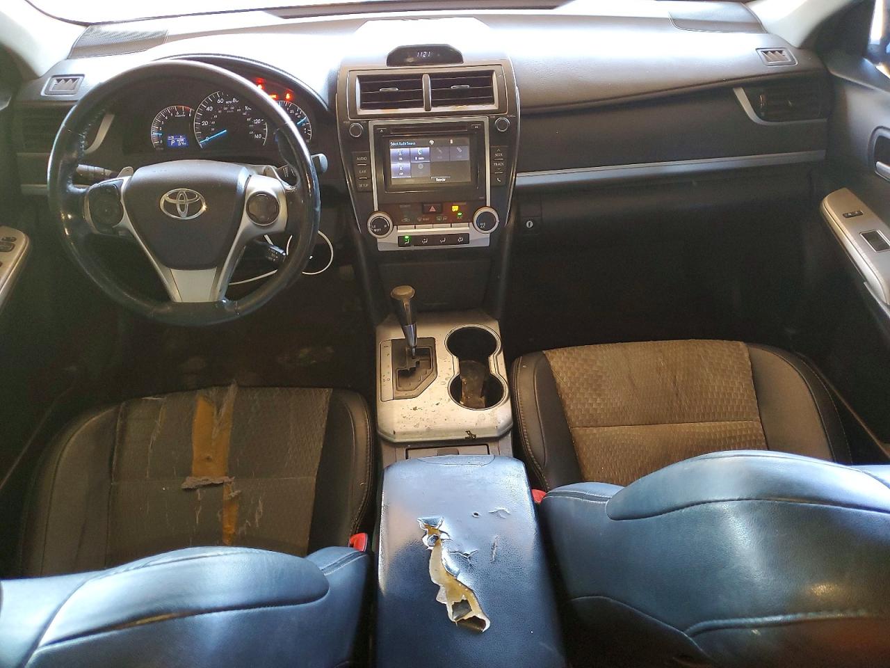 2014 TOYOTA CAMRY L photo 15