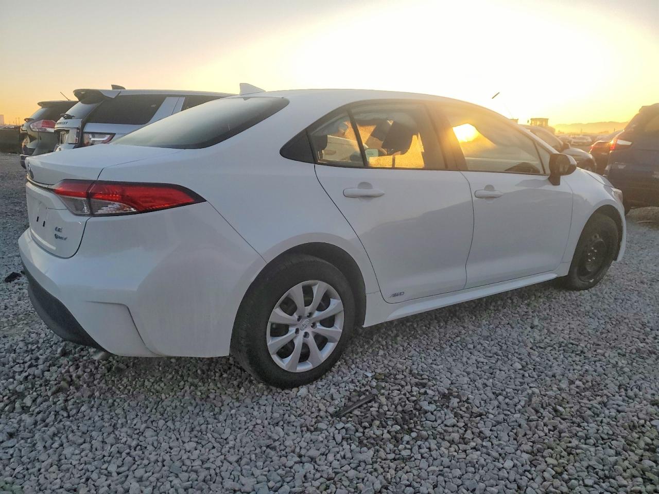 2025 TOYOTA COROLLA LE photo 3