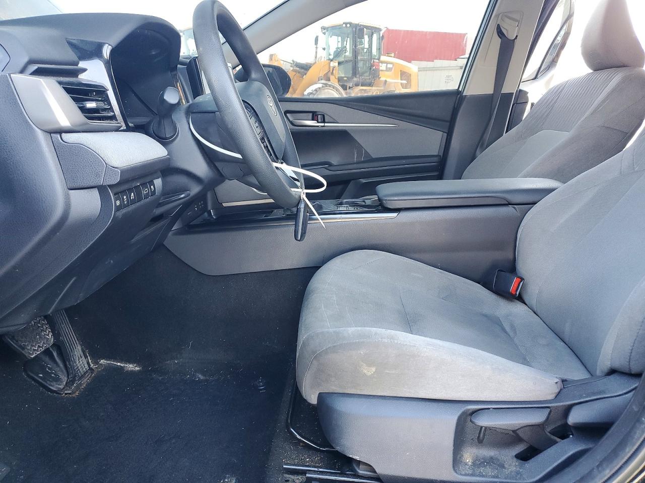 2025 TOYOTA CAMRY LE photo 7