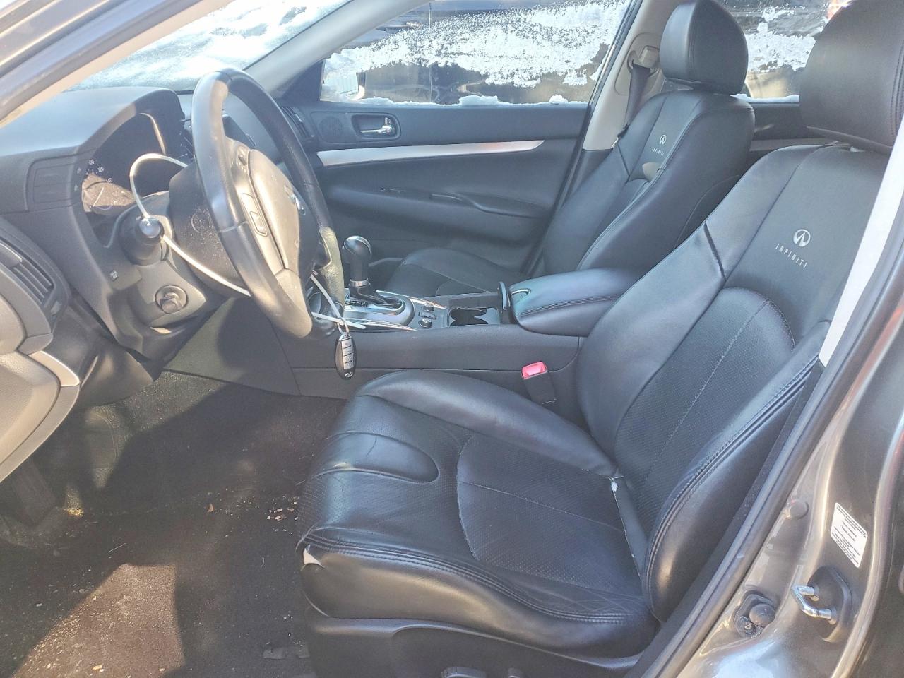 2013 INFINITI G37 photo 13